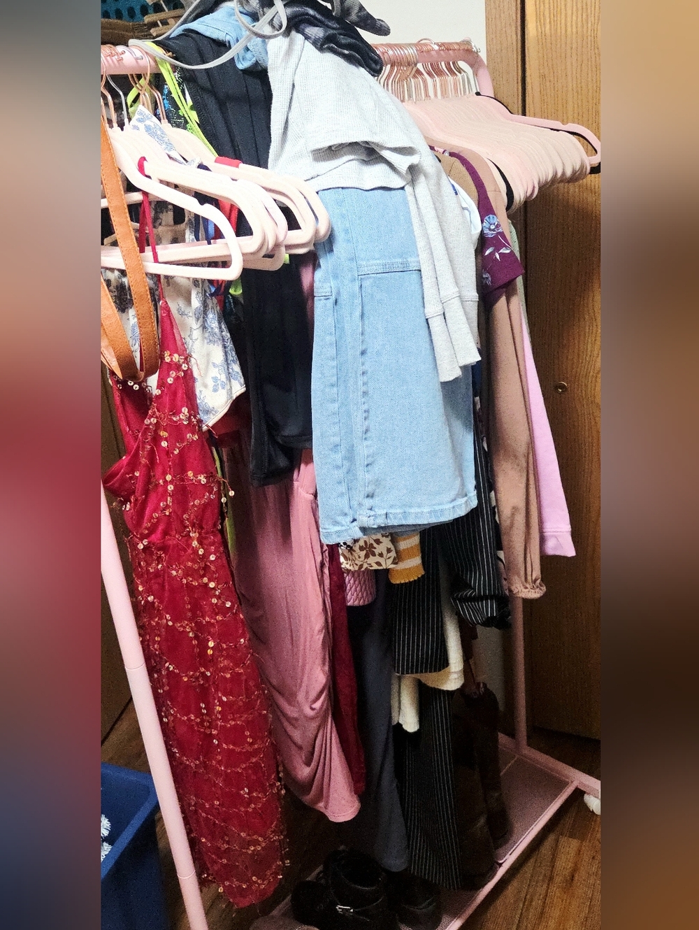 Women's CLOTHING BUNDLE W/BONUS GIFT